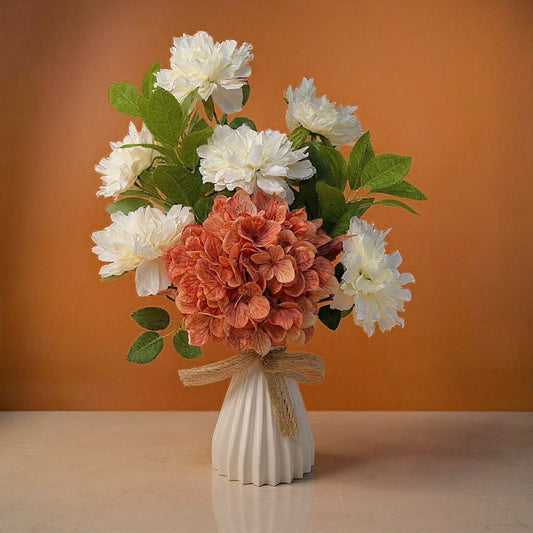 Bouquet Hortênsia Laranja e Dálias Brancas